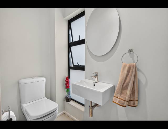 4 BEDROOM HOUSE FOR SALE IN LONEHILL